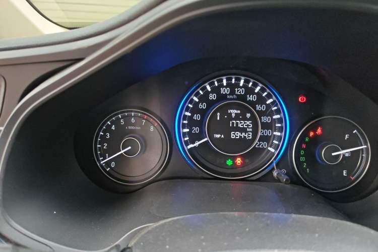 Used Honda Crider 2015 1.8L automatic luxury edition
