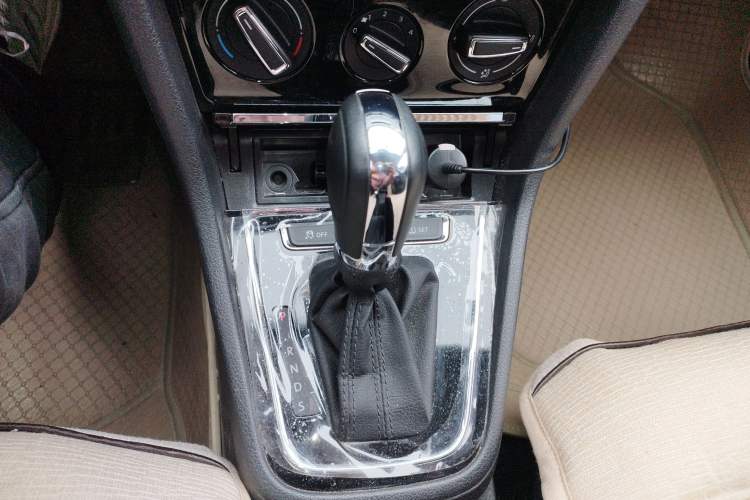 Used Volkswagen Bora 2014 1.6L Automatic Comfort Model Gear Lever