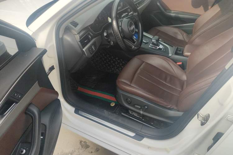 Used Audi A4L 2019 40 TFSI Ambition China VI Driver Seat