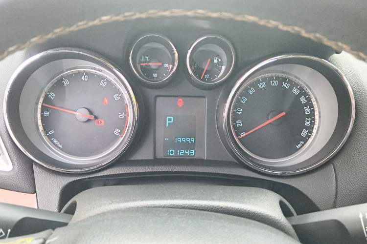 Used Buick Encore 2014 1.4T Automatic Two-Wheel Drive Urban Leading Model Instrument Cluster