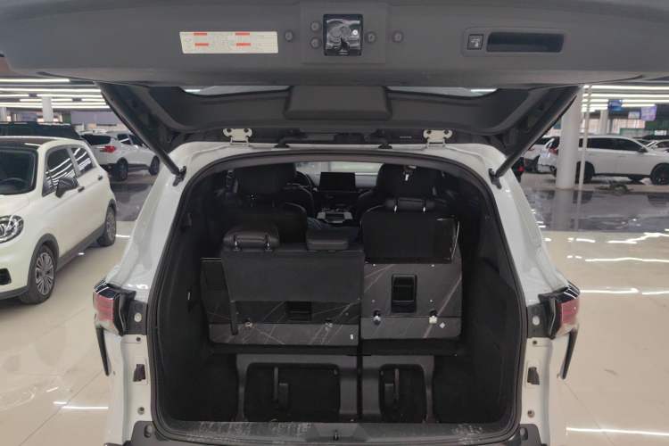 Used Toyota Sienna 2023 2.5L Hybrid Deluxe Edition
