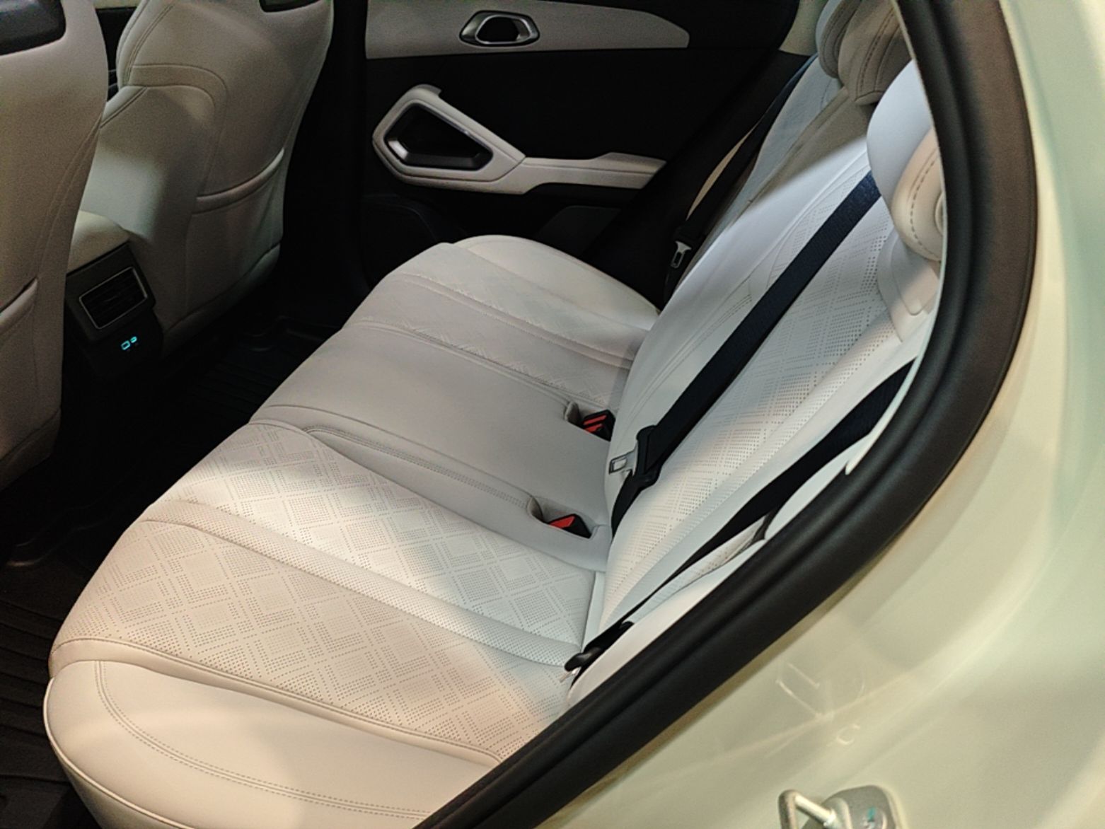 BYD Yuan UP 2025 Intelligent Driving Version 401 KM Dynamic Edition — снимка 20