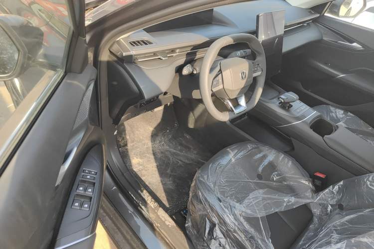 Used CHANGAN Eado 2025 Blue Whale 1.5T 500Bar Prestige Model
