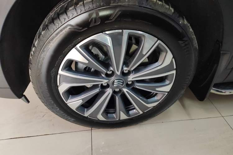 Used Buick Envision 2025 Encore Plus 28T Two-Wheel-Drive Platinum Edition