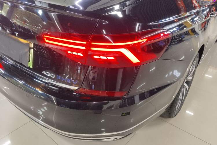 Used Volkswagen Passat New Energy 2020 430 PHEV Hybrid Luxury Edition China VI Standard Right Rear Taillight
