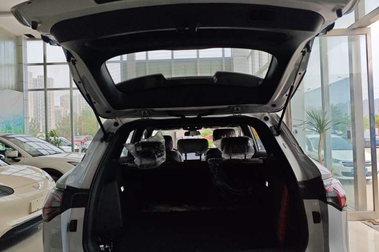 Used Wuling Xingguang S 2024 130km Flagship Version Trunk