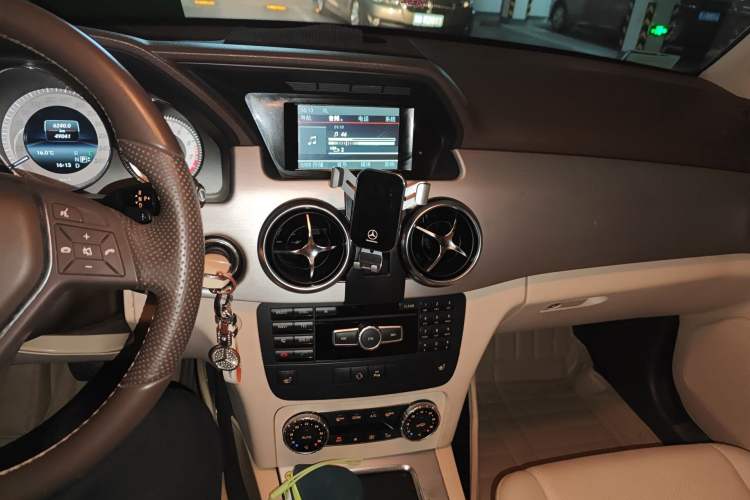 Used Mercedes-Benz GLK-Class 2013 GLK 300 4MATIC Dynamic Sunroof Model Audio And AC Panel