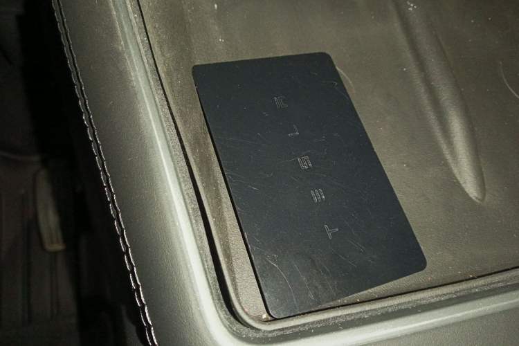 Used Tesla Model Y L 2025 Model Long-Range All-Wheel-Drive Version Vehicle Key