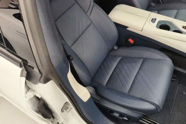 Used Zeekr 001 2025 YOU Edition 100 kWh All-Wheel Drive Right Front Seat