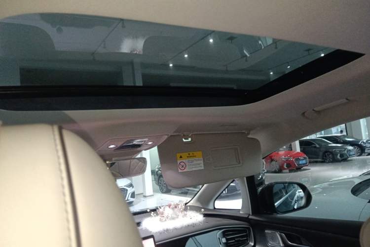 Used Denza D9 2024 DM-i 1050 Luxury Model
