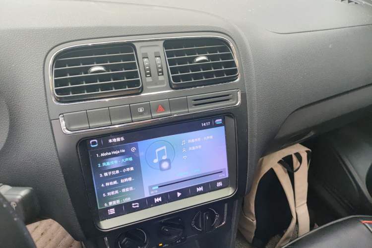 Used Volkswagen Polo 2016 1.6L Automatic Comfort Model Audio And AC Panel