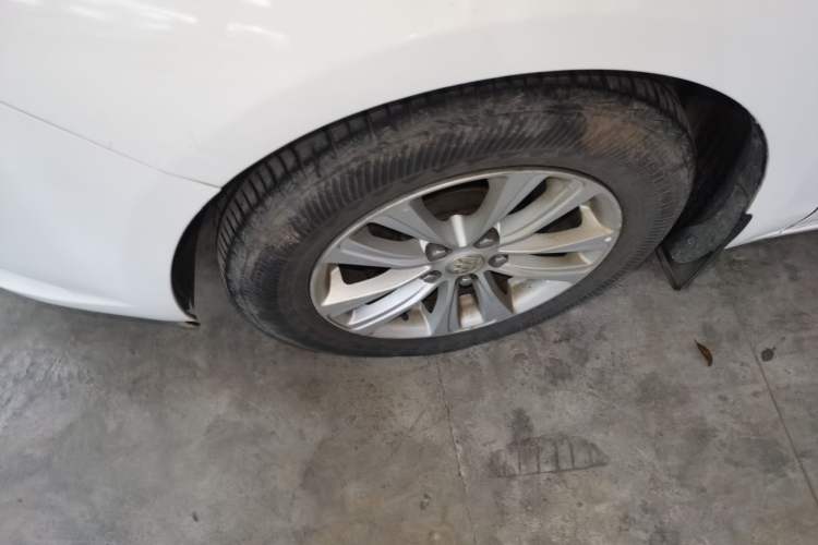 Used Buick GT 2017 15N Automatic Entry-Level Trim Left Front Wheel Hub