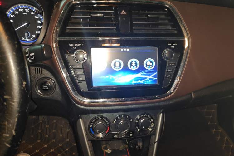 Used Suzuki Vitara S-Cross 2017 1.6L Manual Two-Wheel Drive Urban Fashion Model