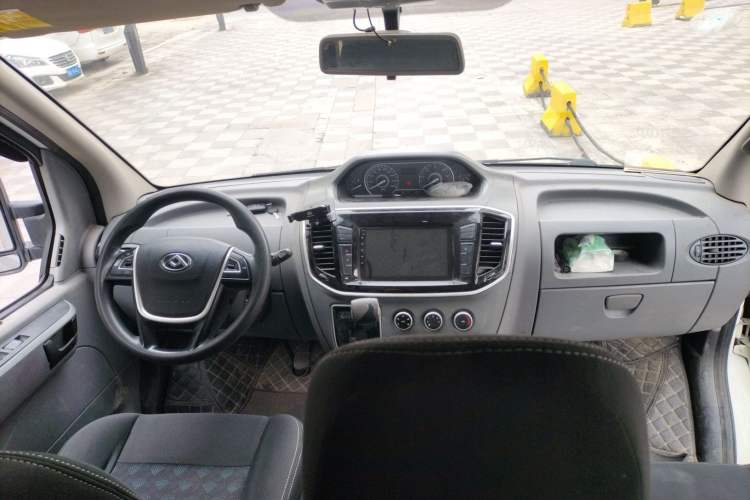 Used SAIC MAXUS Xintu V80 2019 2.5T Classic AMT Aoyuntong Short Wheelbase Mid-Roof 5/6-Seater
