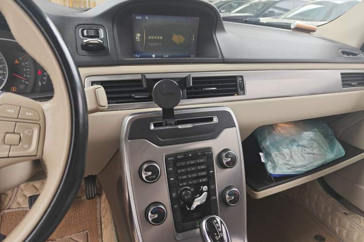 Used Volvo S80L 2014 2.0T T5 Intelligent Luxury Edition Audio And AC Panel