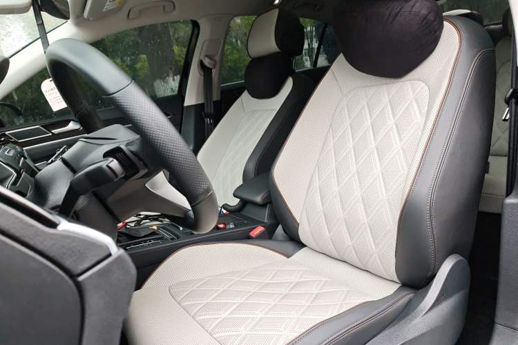 Used Volkswagen Magotan 2023 2 Million Units Commemorative Edition 330TSI DSG Luxury Version Left Front Seat