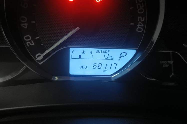 Used Toyota Corolla 2014 1.6L CVT GL Odometer Close Up