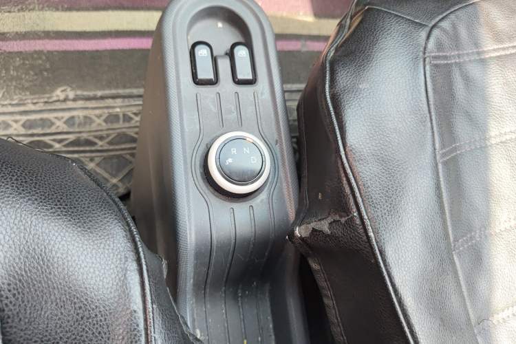 Used Wuling Hongguang MINIEV 2021 Macaron Sandwich Model 170 km Lithium Ternary Gear Lever