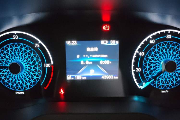 Used Hongqi E-QM5 2023 Base Travel Edition