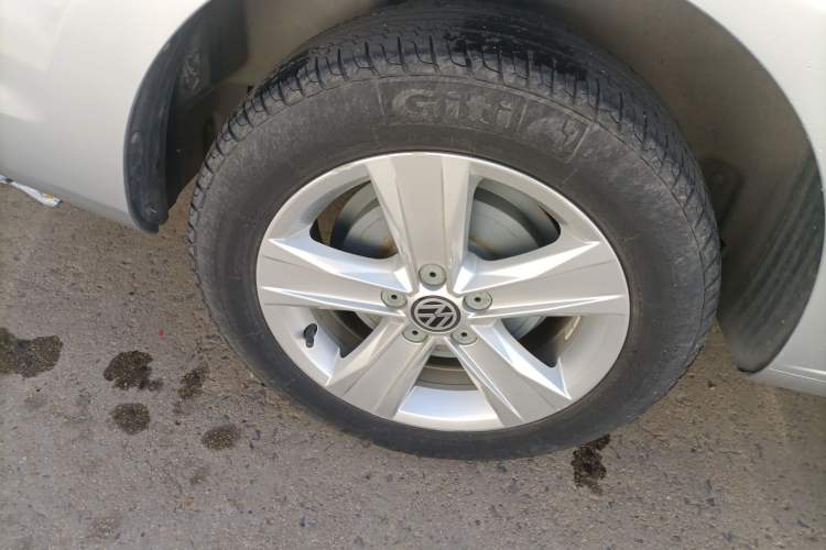 Used Volkswagen Jetta 2013 1.6L Automatic Luxury Model Right Rear Wheel Hub