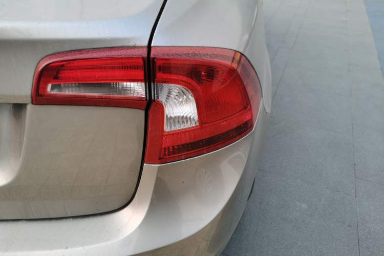 Used Volvo S60 2014 S60L 2.0T Zhiyuan Edition
