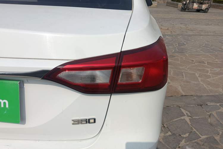 Used Roewe 360 2015 1.5L Automatic Luxury Edition
