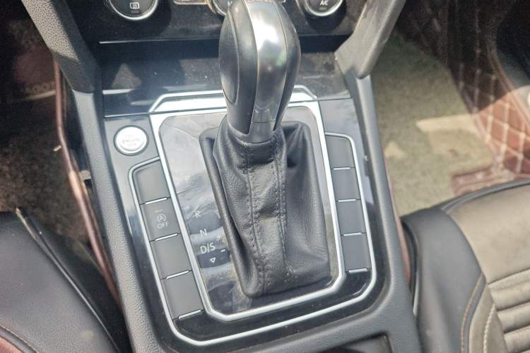 Used Volkswagen Magotan 2019 330TSI DSG Luxury Version China VI Standard Gear Lever