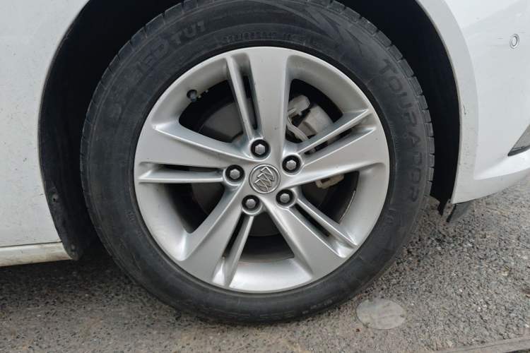Used Buick Regal 2017 20T Luxury Model Right Front Wheel Hub