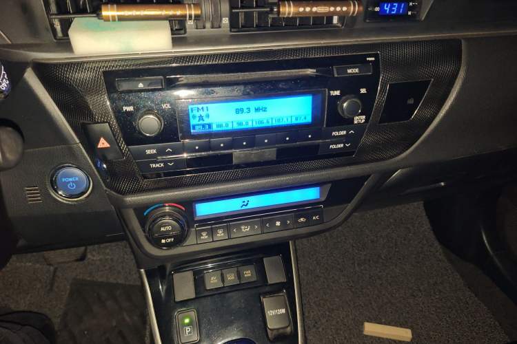 Used Toyota Levin 2016 Dual-Engine 1.8H GS E-CVT Elite Model with Sunroof Audio And AC Panel