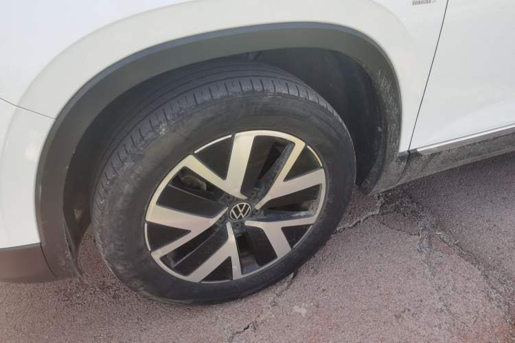 Used Volkswagen Tayron 2023 330TSI Two-Wheel-Drive Luxury Plus Advanced Version Left Front Wheel Hub