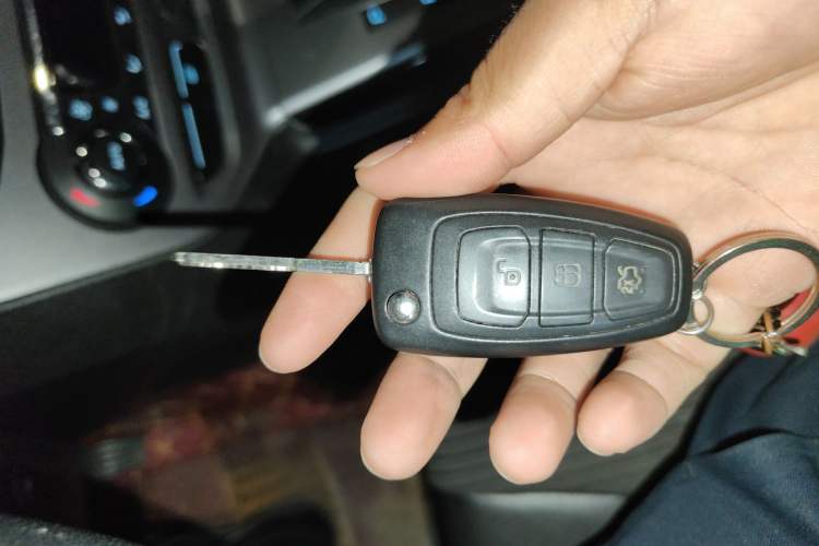 Used Ford Focus 2012 Sedan 1.6L Automatic Fashion Edition
