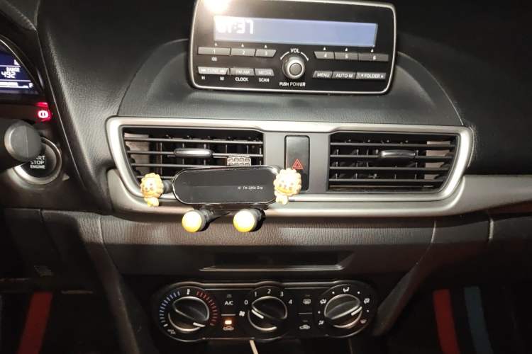 Used Mazda 3 Axela 2017 Sedan 1.5L Automatic Comfort Model Emission Standard China V
