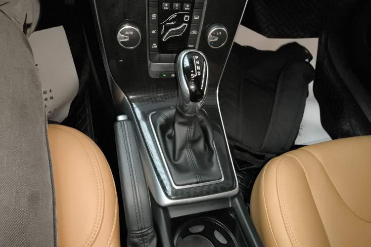 Used Volvo V40 2018 T3 Zhiyi Edition