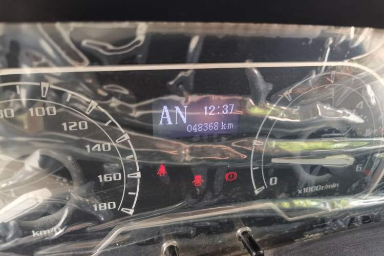 Used SAIC MAXUS Xintu V80 2017 2.5T AMT Aoyuntong China IV Short Wheelbase Mid-Roof 5/6/10-Seater
