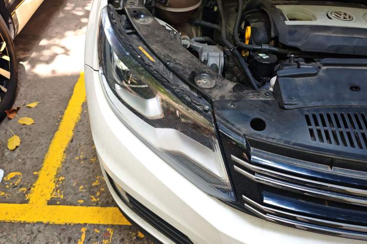 Used Volkswagen Tiguan 2015 1.8TSI Automatic Two-Wheel Drive Luxury Model Right Front Headlight