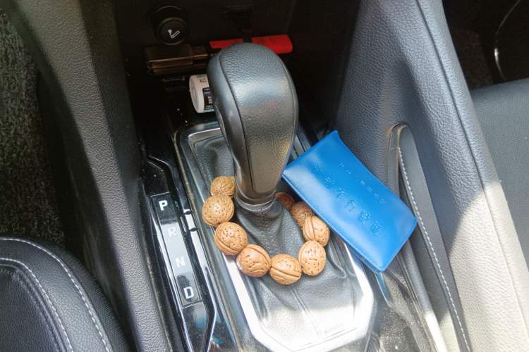 Used JMC Yusheng S350 2016 2.0T Automatic Two-Wheel Drive Gasoline Luxury Version with Sunroof 5 Seats