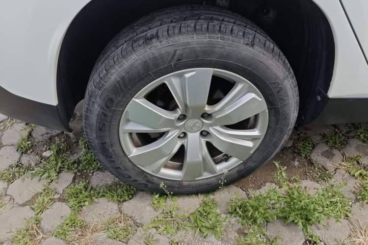 Used Peugeot 2008 2014 1.6L Automatic Fashion Edition Right Rear Wheel Hub