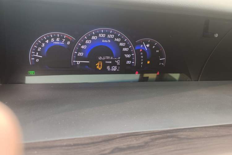 Used Honda Elysion 2015 2.4L VTi-S Prestige Edition Odometer Close Up