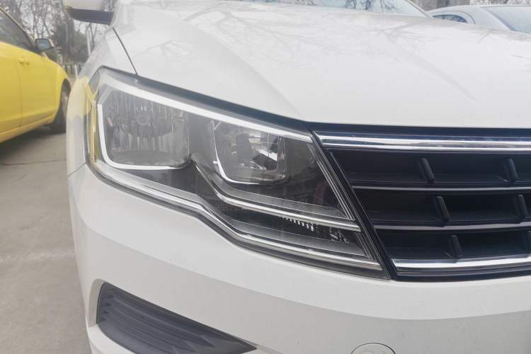 Used Volkswagen Jetta 2017 1.4L Manual Fashion Edition