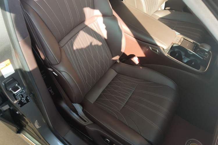 Used Lexus LS 2020 500h Luxury Edition China VI Standard
