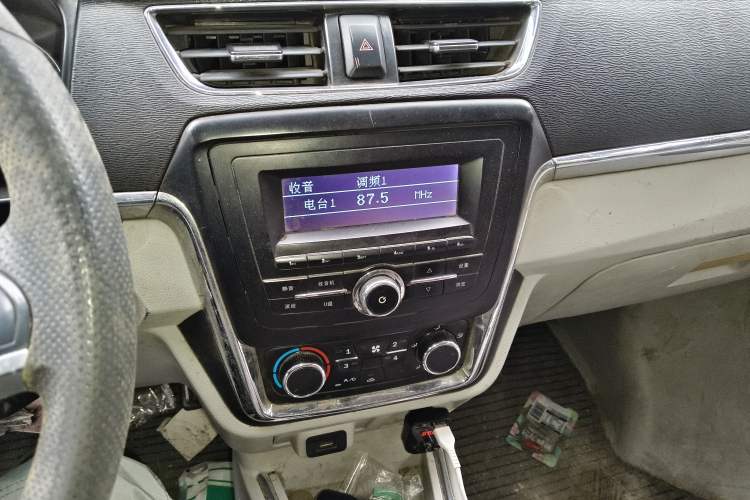 Used Jinbei New Hiace X30L 2018 1.5L Box Truck Wealth Edition DLCG14