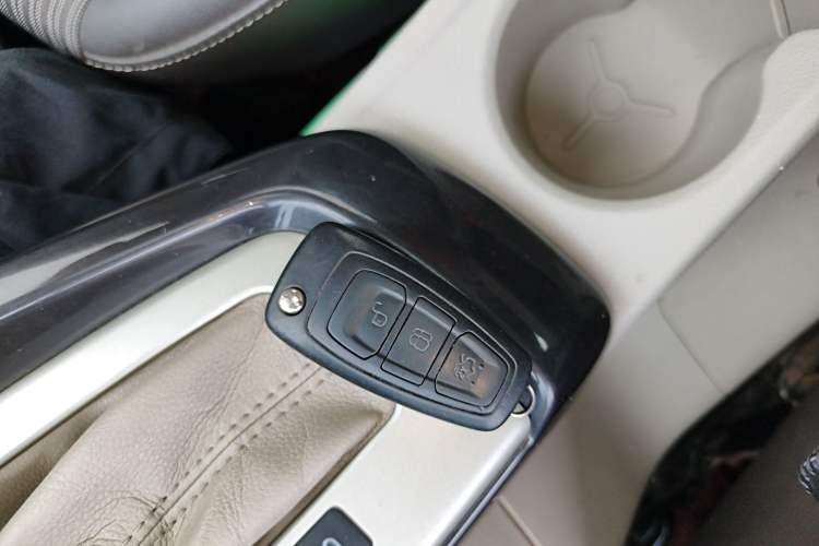 Used Ford Focus 2012 Sedan 1.6L Automatic Fashion Edition
