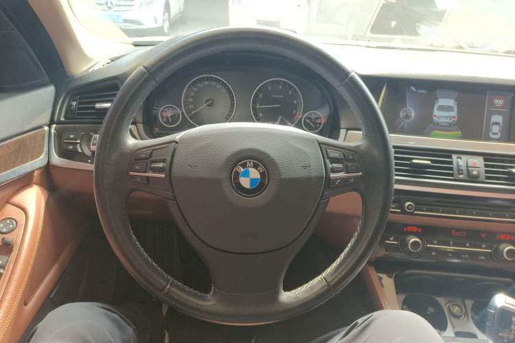 Used BMW 5 Series 2014 525Li Leading Model