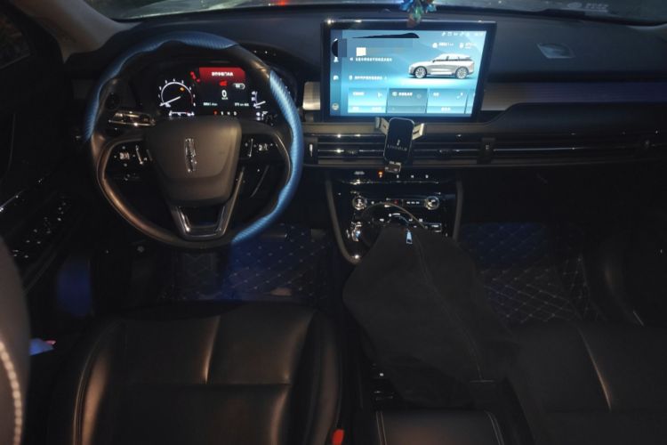 Used Lincoln Corsair 2020 2.0T Two-Wheel Drive Luxury Edition Center Console