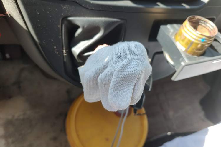 Used SAIC MAXUS Xintu V80 2017 2.5T 5-Speed Manual Aoyuntong National V Long Wheelbase Mid-Roof 6-10 Seater
