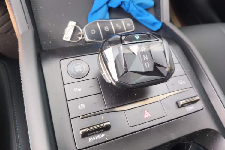 Used BYD Qin L 2025 DM-i Smart Drive 80KM Leading Model Gear Lever