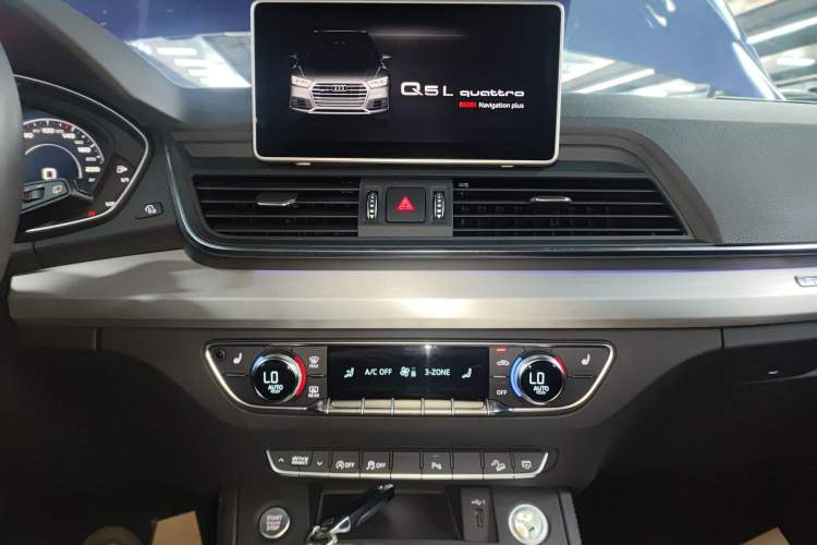 Used Audi Q5L 2020 Updated 40 TFSI Prestige Fashion Edition Audio And AC Panel