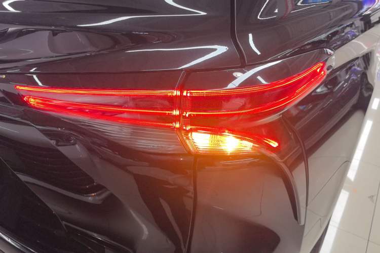 Used Toyota SIENNA 2021 2.5L Hybrid Platinum Edition