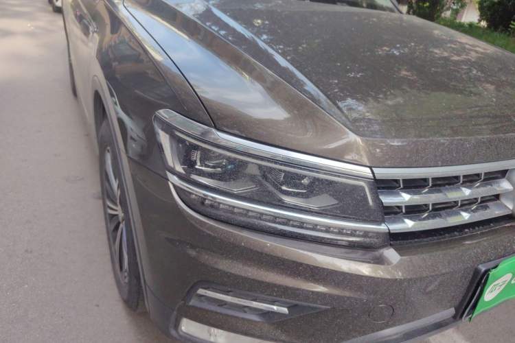 Used Volkswagen Tiguan L 2017 380TSI Automatic All-Wheel-Drive Luxury Edition Right Front Headlight