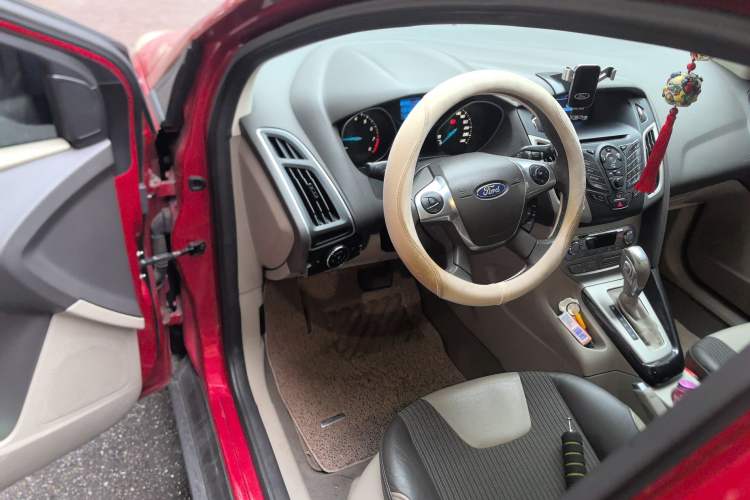 Used Ford Focus 2012 Hatchback 1.6L Automatic Fashion Edition
